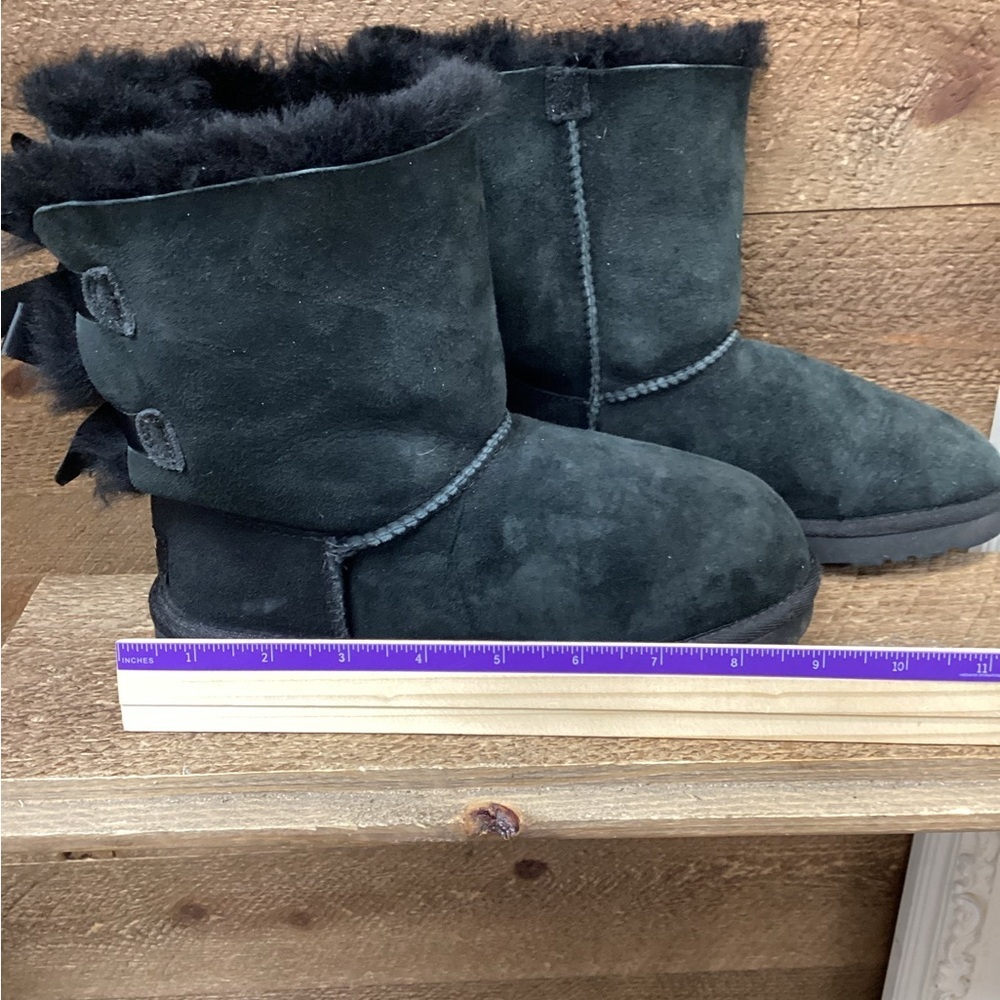 UGG Bailey Bow Black Suede Shearling Boots | Kids 3Y (Estimated) - Picture 6 of 8